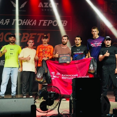На первую ступень пьедестала поднялась команда «Аммоний», забрав титул Чемпионов корпоративного Чемпионата на «Гонке Героев: От рассвета до заката»