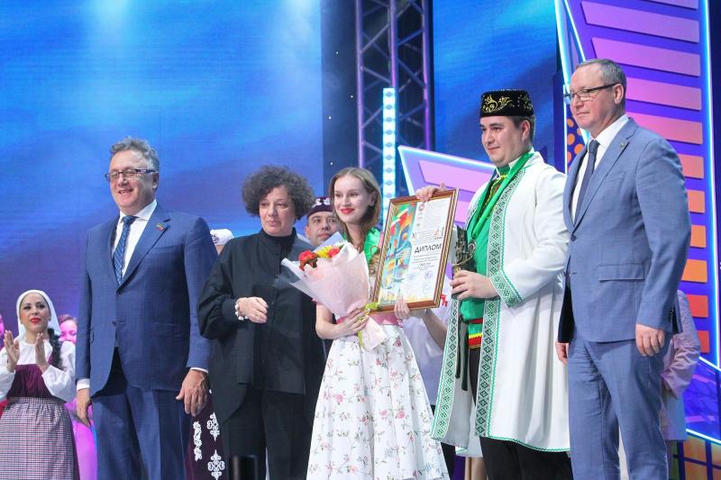 Команда АО «Аммоний» заняла первой место на фестивале творческой работающей молодежи "Наше время-Безнен Заман"